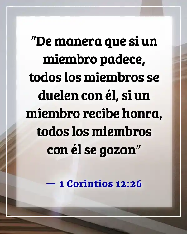 Versículo de la Biblia sobre las partes del cuerpo trabajando juntas (1 Corintios 12:26)