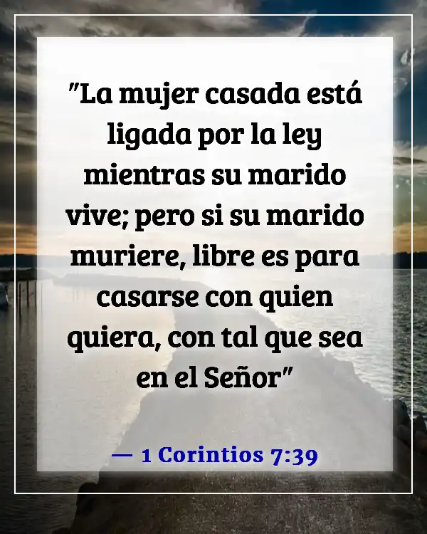 Versículos de la Biblia sobre casarse y dejar a la familia (1 Corintios 7:39)