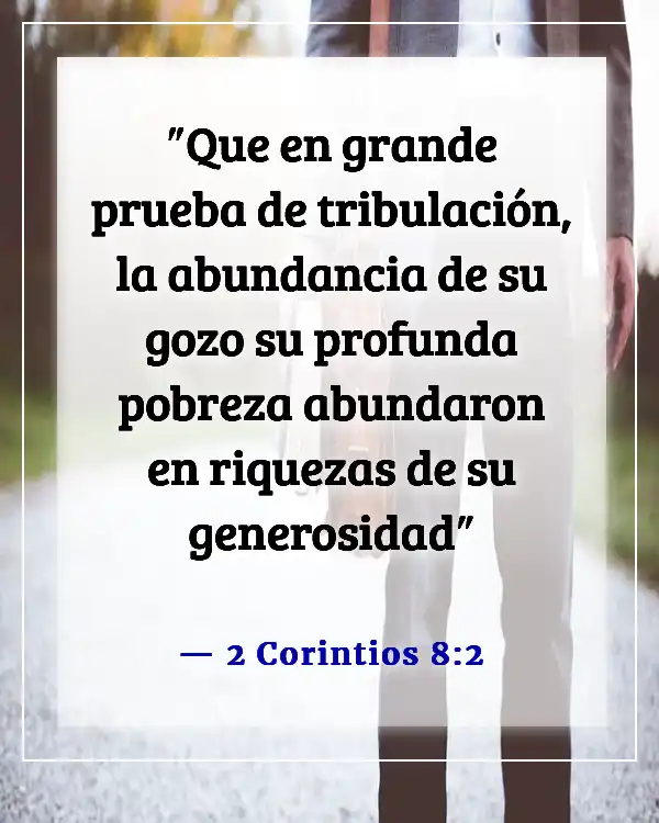 Versículo de la Biblia sobre regocijarse en pruebas y tentaciones (2 Corintios 8:2)