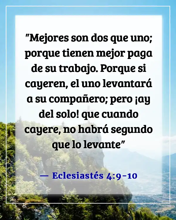 Versículos de la Biblia sobre aceptar ayuda de otros (Eclesiastés 4:9-10)