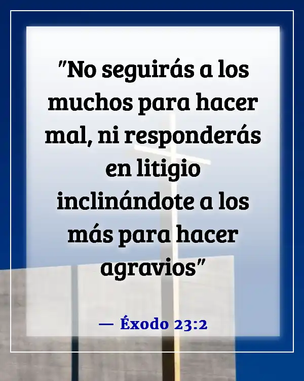 Versículos de la Biblia sobre tomar decisiones morales (Éxodo 23:2)