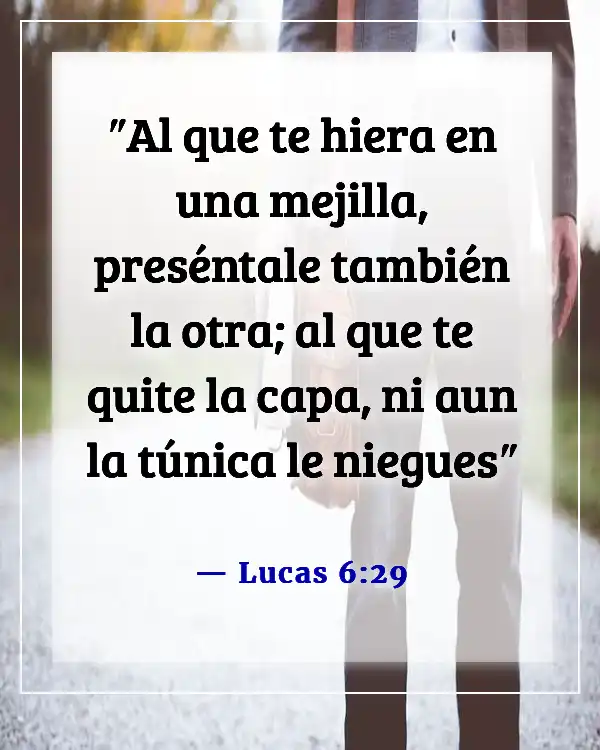 Versículos de la Biblia sobre amar a aquellos que te hacen daño (Lucas 6:29)