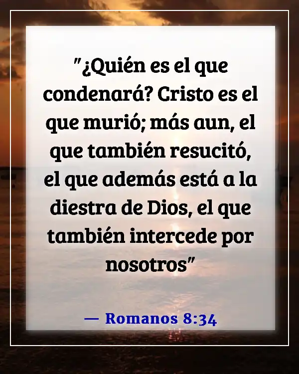 Versículo de la Biblia sobre orar en el nombre de Jesús (Romanos 8:34)