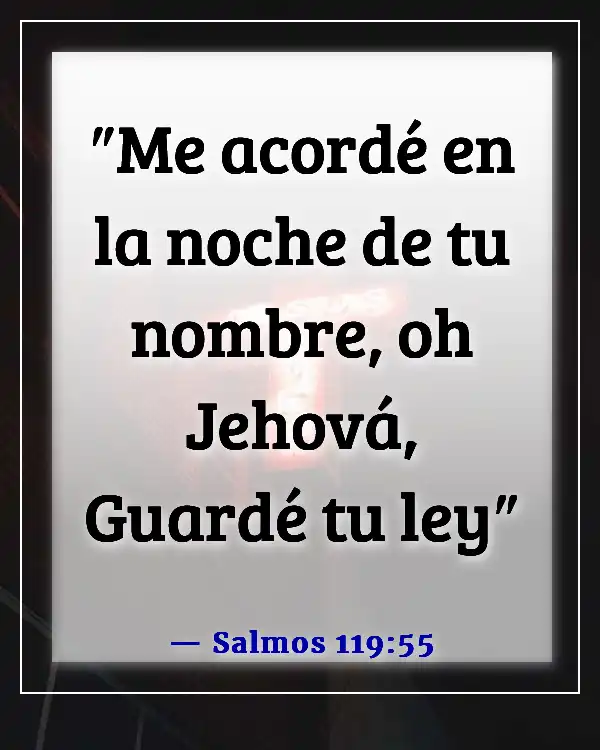 Versículos de la Biblia sobre recordar lo que Dios ha hecho (Salmos 119:55)