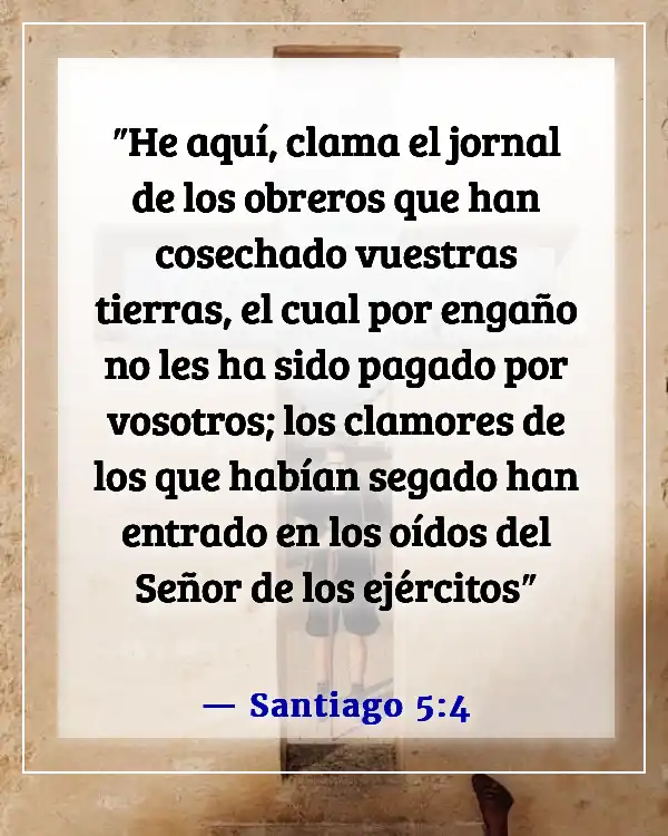 Versículo bíblico sobre pedir prestado dinero con interés (Santiago 5:4)